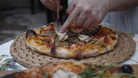 Chef-puts-humus-topping-onto-Neapolitan-pizza