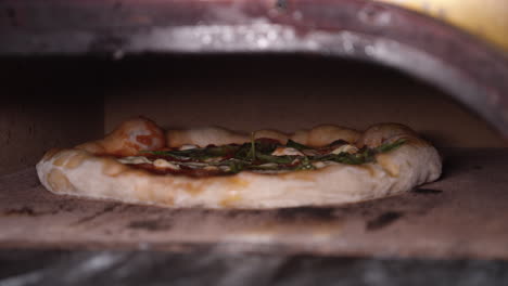 Time-lapse-of-the-pizza-dough-rising-inside-pizza-oven-during-baking