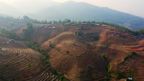 Abgestufte-Hügel-Mit-Reisplantagenterrassen-In-Ban-Pa-Pong-Piang