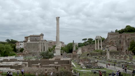 Column-of-Phocas-At-The-Roman-Forum-On-Cloudy-Overcast-Day-In-Rome