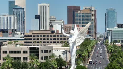 Die-Geflügelte-Siegesstatue-Steht-Auf-Der-Kuppel-Des-Arizona-State-Capitol-Building-In-Phoenix
