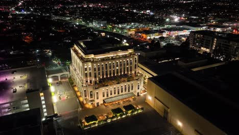 Aerial-View-of-Sony-Pictures-Building,-Culver-City,-at-Night,-Establishing-Drone-Shot-in-Los-Angeles