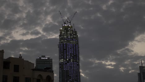 Lit-up-skyscraper-under-construction-in-the-city-of-Dubai