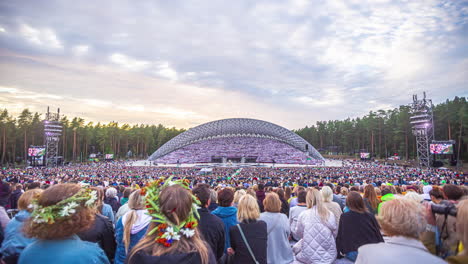 Timelapse-of-the-participants-of-the-Latvian-Song-and-Dance-Festival,-Europe