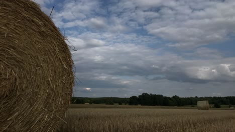Rustic-straw-bales-in-a-picturesque-countryside