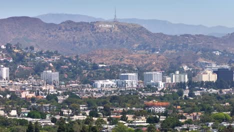 Los-Angeles,-Ca,-Ee.uu.,-Vista-Aérea-De-La-Niebla-De-La-Ola-De-Calor-Sobre-Hollywood-Y-El-Cartel-Emblemático