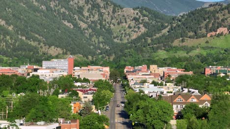 Calle-Perla-En-Boulder,-Colorado