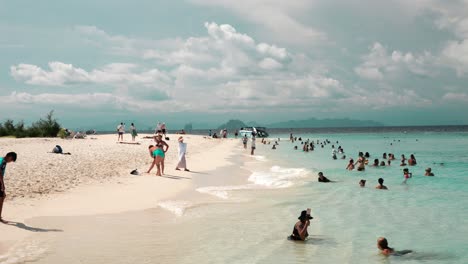 Beach-in-Phi-Phi-islands,-Thailand
