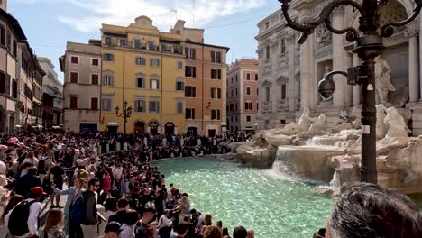 Crowds-Of-Tourists-Gathered-Around-The-Trevi-Fountain-On-Sunny-Day-In-Rome,-Italy