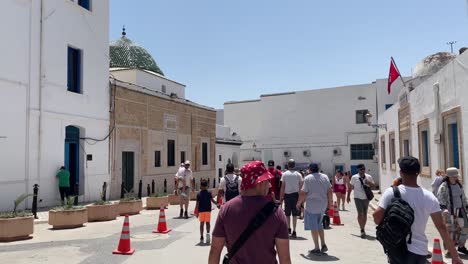 People-walk-and-explore-the-Medina-of-Tunis-in-Tunisia
