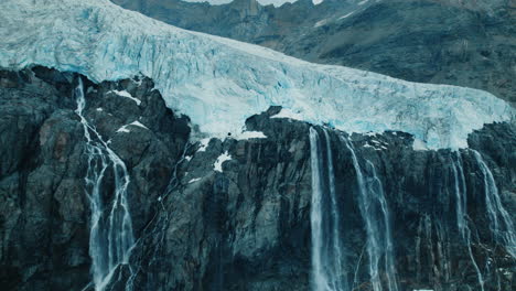 Derretimiento-De-Glaciares-Debido-Al-Cambio-Climático-En-Los-Alpes,-Vista-Desde-Arriba