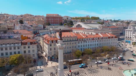 Orbit-Shot-Of-High-rise-Dom-Pedro-IV-Statue-In-Rossio-Square,-Lisbon,-Portugal