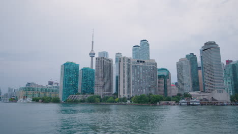 Toronto-Waterfront-Cityscape-with-the-CN-Tower-Dominating-the-Skyline