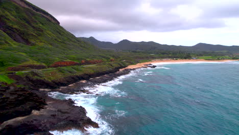 Oahu,-Hawaii,-Costa-Del-Parque-De-Playa-De-Arena-Y-El-Cráter-Koko-Al-Amanecer.