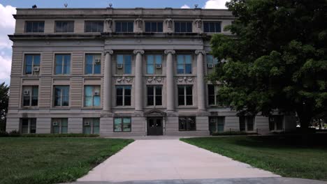 University-of-Iowa-Museum-of-natural-History-exterior-in-Iowa-City,-Iowa-with-stable-video
