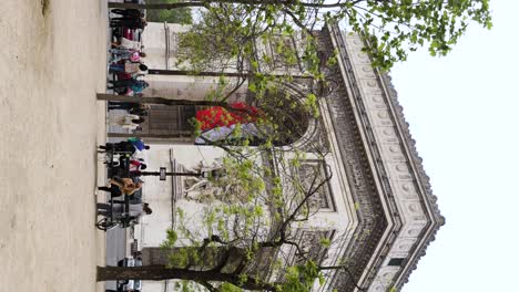 Triumphbogen-Touristenattraktionsdenkmal-In-Paris,-Frankreich---Vertikal