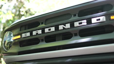 Ford-Bronco,-Logotipo-Delantero,-4x4