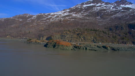 Seward-Highway-mountains-and-landscape-in-Alaska