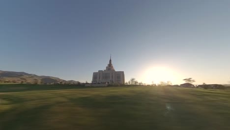LDS-Temple-in-Saratoga-Springs,-Utah---hyper-lapse-at-sunset