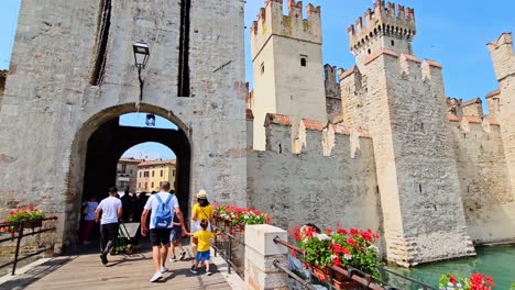 European-touristy-things-strolling-at-historical-Scaliger-Castle-Italy