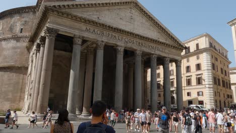 POV-Walking-towards-Pantheon-in-Rome,-Italy-on-Busy-Summer-Day-with-Many-Tourists