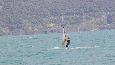 Fluctuating-wind-for-windsurfers-at-Riva-Del-Garda-Italy