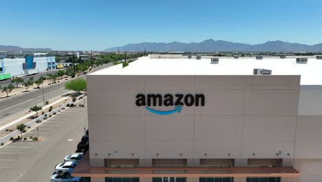 Amazon-warehouse,-offices,-and-fulfillment-center-in-Phoenix,-Arizona-area