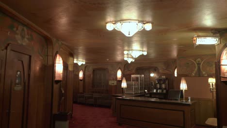 The-Tuschinski-cinema-reception-hall-interior-in-Amsterdam