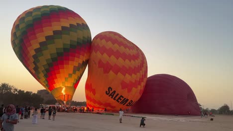 Inflating-the-Hot-Air-Balloon-at-the-airfield-in-Luxor,-Egypt