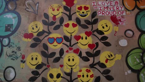 Cool-smiley-tree-graffiti-art-on-wall---Tilt-up