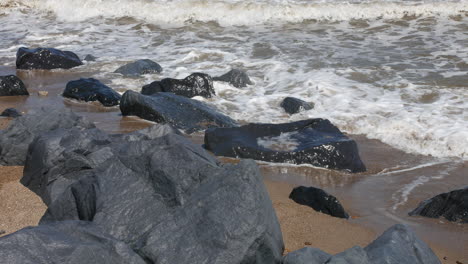 Waves-of-the-sea-crashing-on-the-rocks-at-the-beach