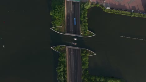 Aquaduct-Veluwemeer-Harderwijk-boats-passing-by-at-the-Veluwe-Lake,-aerial