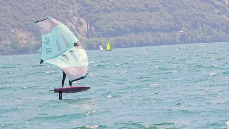 Motor-Wind-Surfer-En-La-Comunidad-De-Riva-Del-Garda-Italia