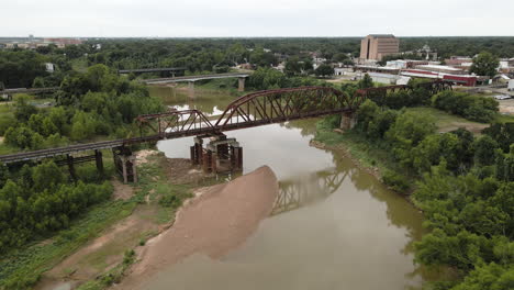Brazos-River-and-Train-Bridge-In-Richmond,-Texas,-USA
