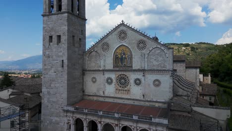 Santa-Maria-Assunta-Cathedral-in-Spoleto,-Italy