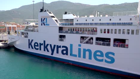 Kerkyra-Linien,-Abfahrt-Der-Fähre-Von-Igoumenitsa-Nach-Korfu,-Blick-Von-Der-Fähre