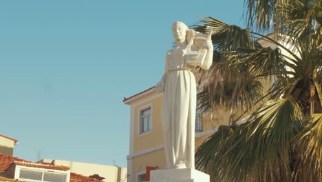 La-Estatua-Del-Poeta-Lírico-Sappho,-Mytilene,-Lesbos