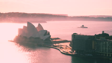 Sydney-Opera-House-Am-Frühen-Morgen-Dunstiger-Nebel-Rosa-Sonnenaufgang