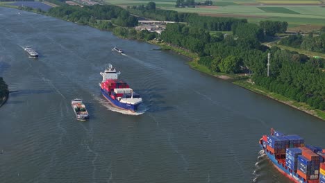 Container-ship-spectacle:-vessel-energy-on-the-Dordtse-Kil-in-Gravendeel
