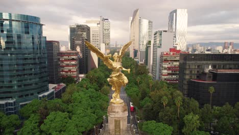 The-Angel-of-Independence,-El-Ángel,-Mexico-city,-Mexico,-drone-shot,-aerial,-Monumento-a-la-Independencia,-golden-statue,-law,-war,-justice,-peace,-independence,-cinematic-scenic-bright-weather