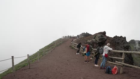Tourists-Overlooking-Rim-Of-Mount-Vesuvius