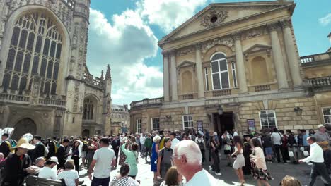 Bath,-Großbritannien-–-Sommer-Abschlussfeierlichkeiten-–-Erleben-Sie-Die-Aufregung-Und-Freude-In-Bath-Während-Der-Abschlusswoche-Der-University-Of-Bath,-Einer-Zeit-Des-Feierns-Und-Des-Neuanfangs