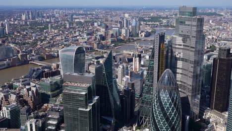 Close-Aerial-view-of-the-City-of-London-Towers,-River-Thames-with-the-Shard-and-Tower-Bridge