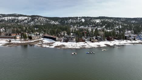 Lake-Hotels-front-view-with-mountains-snow-woods-and-some-buldings-at-Big-Bear-Mountain-CA