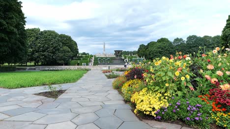 The-Vigeland-Park-with-the-Monolitt-in-the-background