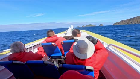 Bruny-Island,-Tasmanien,-Australien---15.-März-2019:-Hochgeschwindigkeits-Touristenboot-Auf-Dem-Weg-Zu-Inseln-In-Der-Nähe-Von-Bruny-Island