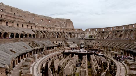 Vista-Panorámica,-Dentro-Del-Anfiteatro-Del-Coliseo-En-Roma