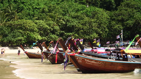 Tourist-long-tail-boats
