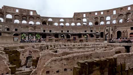 Vista-Interior-De-La-Arena-Del-Anfiteatro-Del-Coliseo-En-Roma