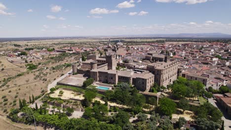 Aerial:-Oropesa-Castle,-a-medieval-fortress-in-Spain's-Toledo-province
